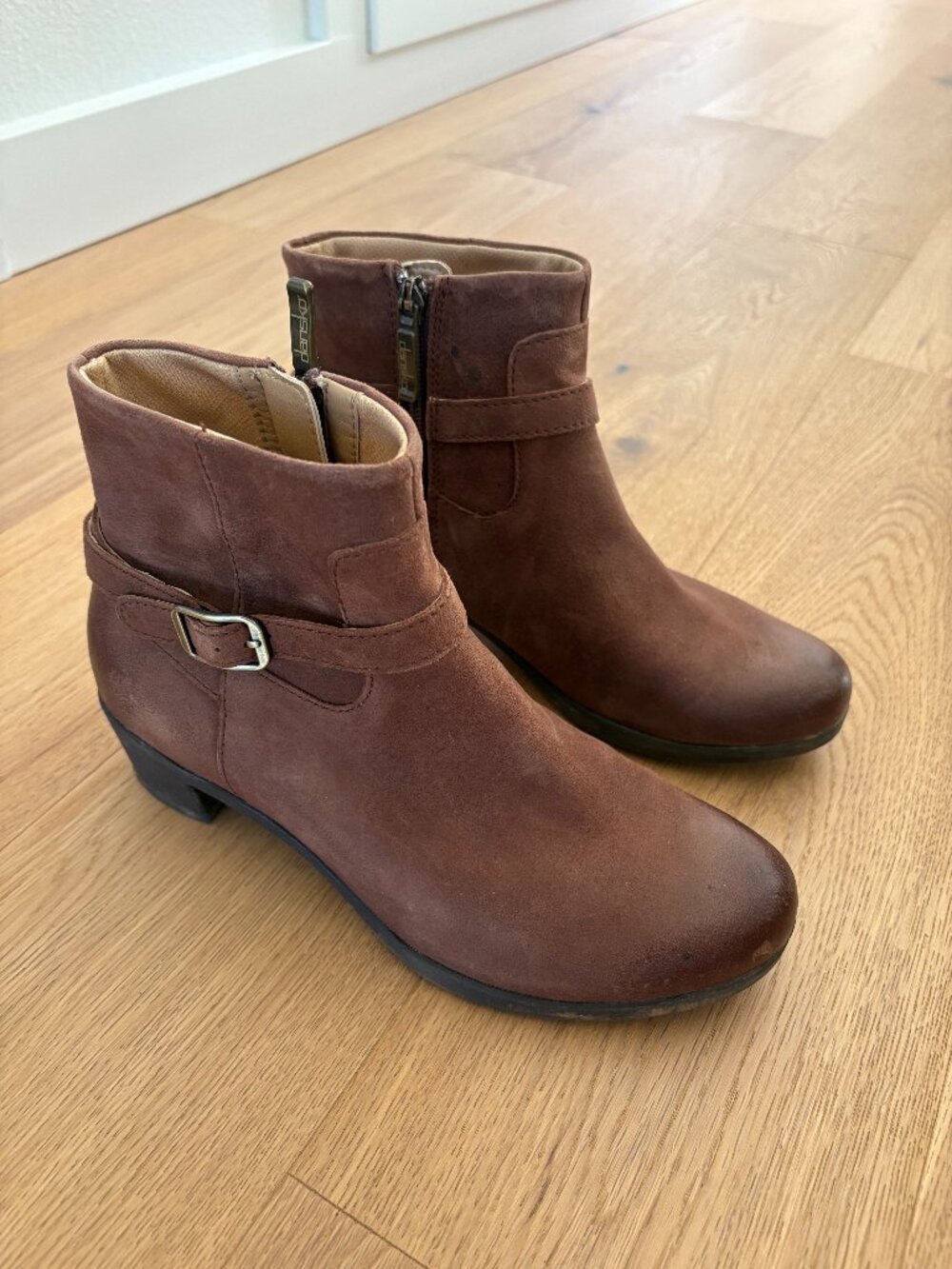 Size 37 Dansko Women's Cagney Ankle Booties
